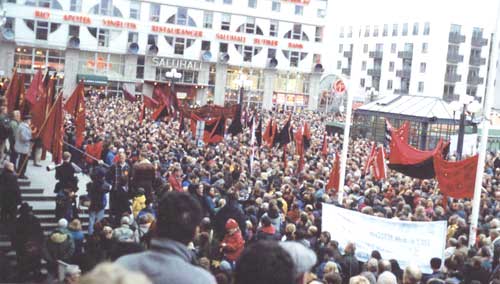 Den 12 oktober 1999 samlades 20000 personer på Medborgarplatsen i Stockholm för att hedra Björn Söderberg som blev mördad av nazister för sitt fackliga engagemang